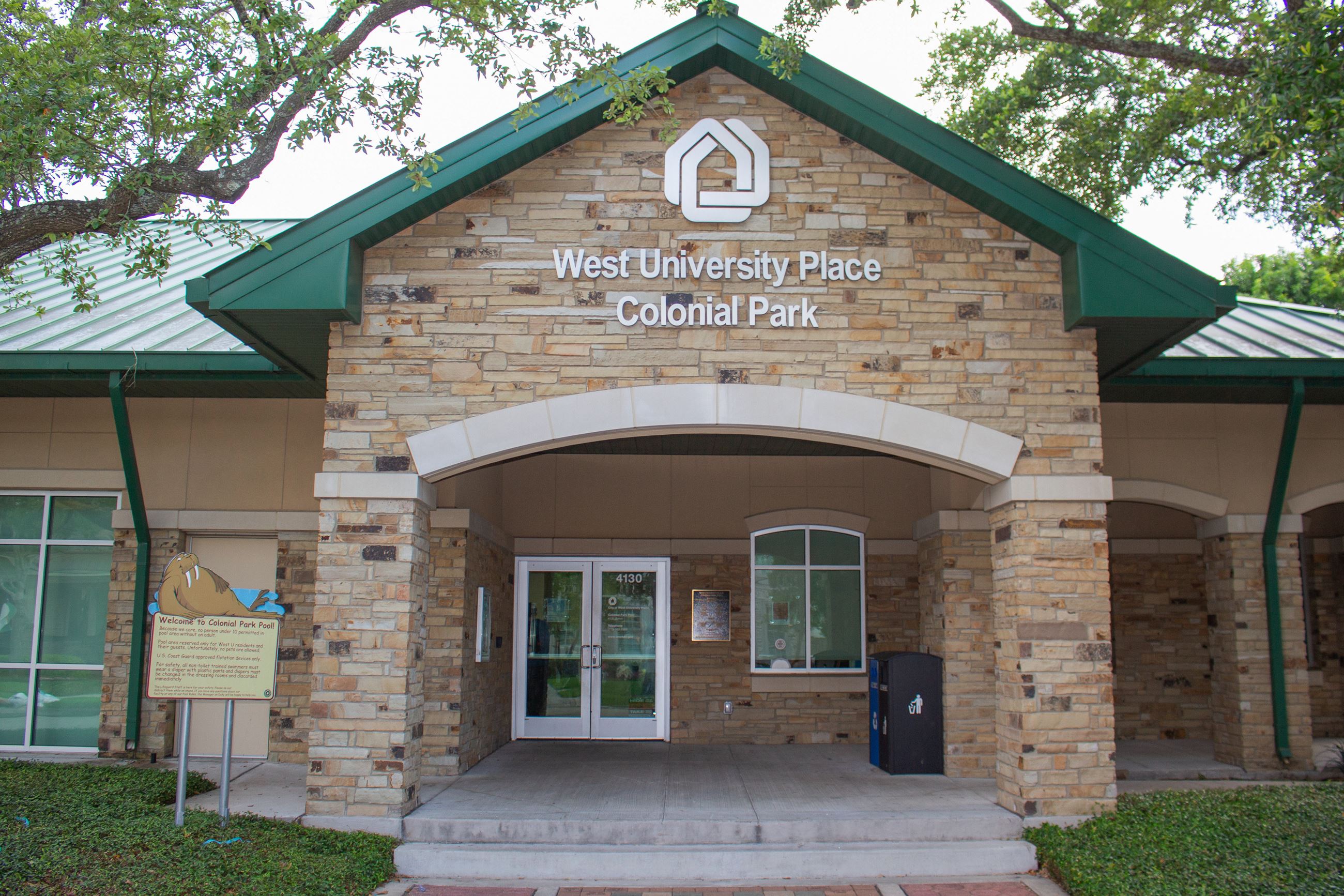Colonial Park Pool Entrance